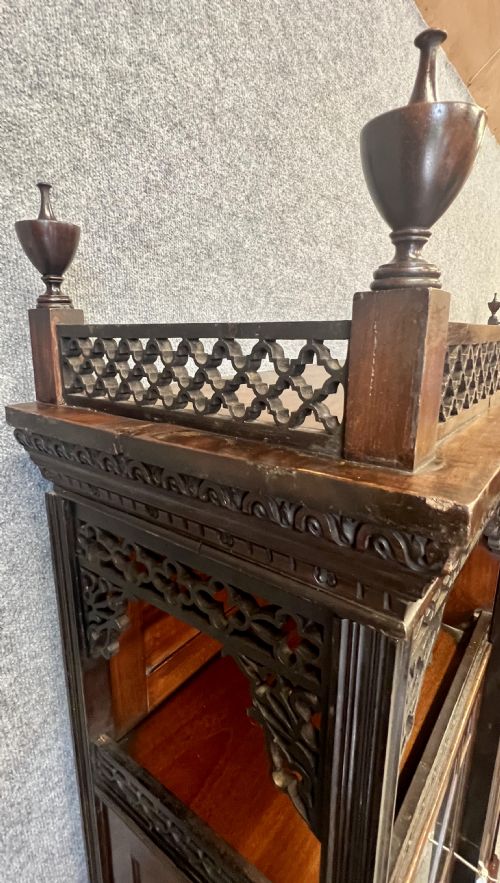 LARGE CHIPPENDALE STYLE BREAKFRONT BOOKCASE - ADDITIONAL PHOTO 9