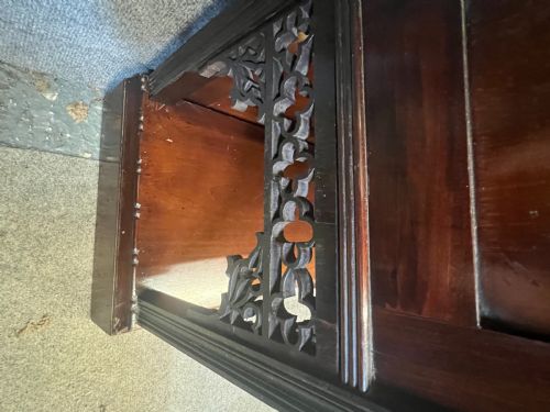 LARGE CHIPPENDALE STYLE BREAKFRONT BOOKCASE - ADDITIONAL PHOTO 10