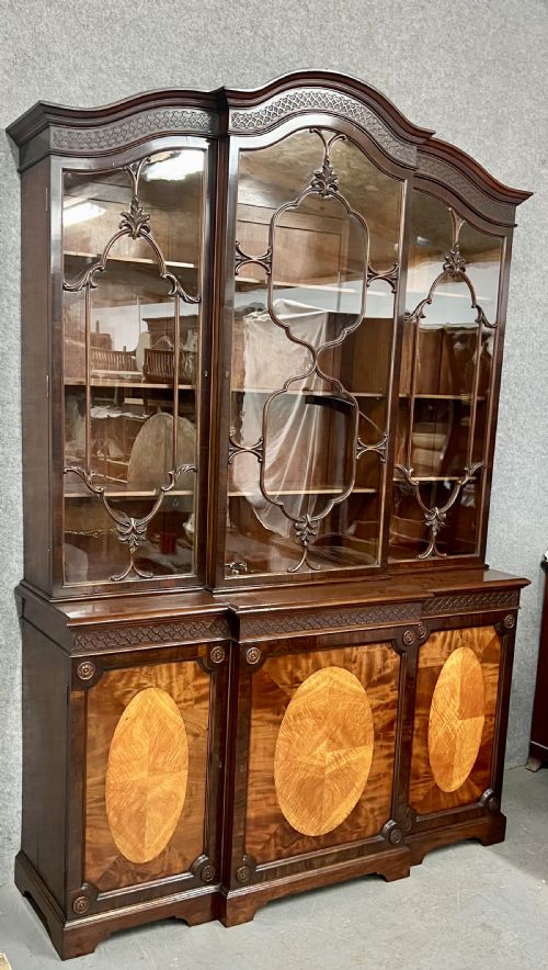Good Quality Antique Mahogany Breakfront Bookcase.