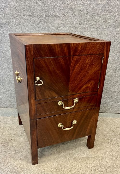 GOOD GEORGE III MAHOGANY BEDSIDE CABINET