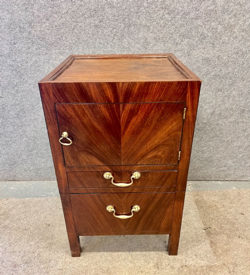 GOOD GEORGE III MAHOGANY BEDSIDE CABINET - ADDITIONAL PHOTO 2
