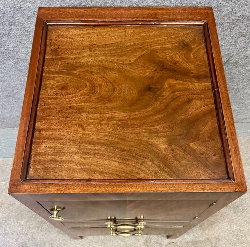 GOOD GEORGE III MAHOGANY BEDSIDE CABINET - ADDITIONAL PHOTO 5