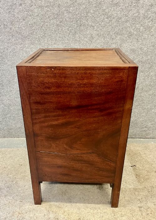 GOOD GEORGE III MAHOGANY BEDSIDE CABINET - ADDITIONAL PHOTO 6