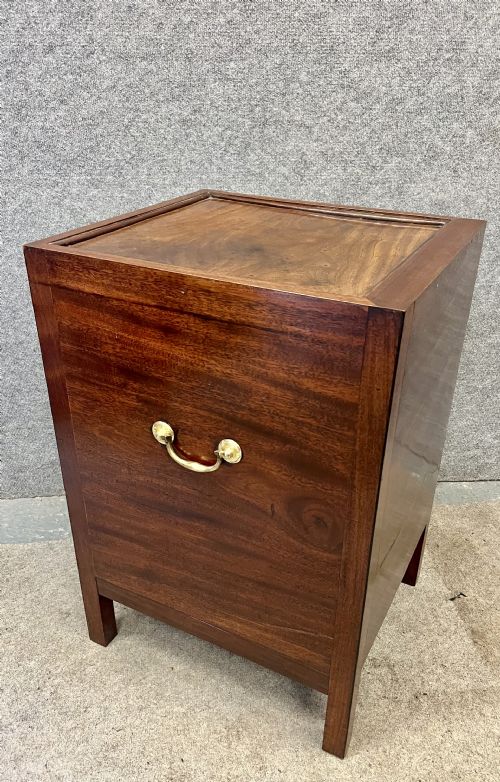 GOOD GEORGE III MAHOGANY BEDSIDE CABINET - ADDITIONAL PHOTO 7
