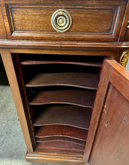 STUNNING LARGE ANTIQUE FRENCH MAHOGANY ORMOLU MOUNTED DESK - ADDITIONAL PHOTO 6