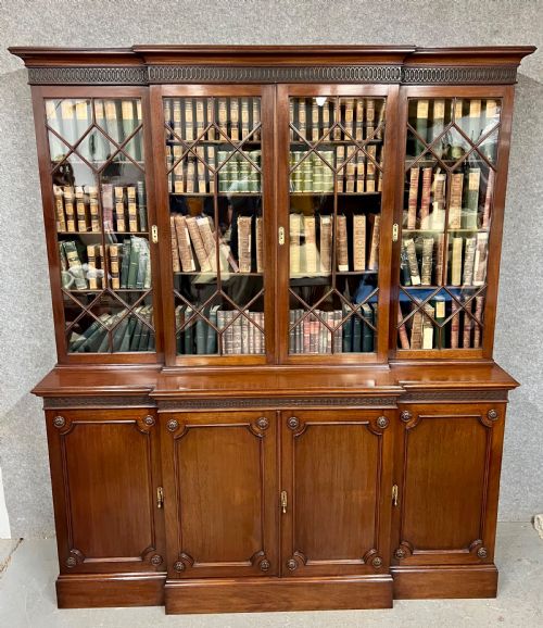 MAHOGANY CHIPPENDALE STYLE BREAKFRONT BOOKCASE