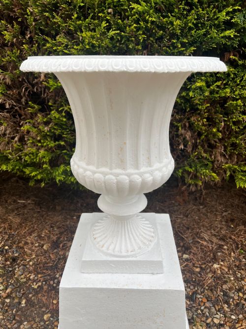 19THCENTURY CAST IRON GARDEN URN ON STAND - ADDITIONAL PHOTO 1