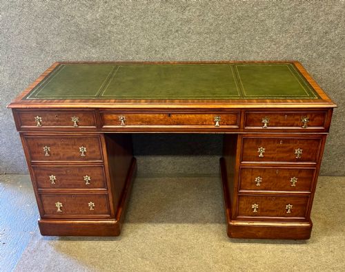 Good Quality Victorian Mahogany Freestanding Desk