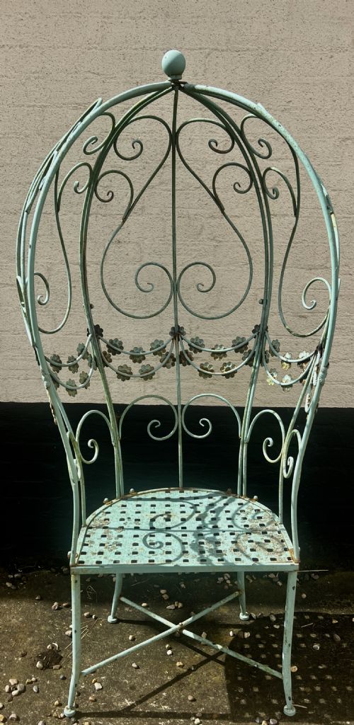 Hooded Garden Seat