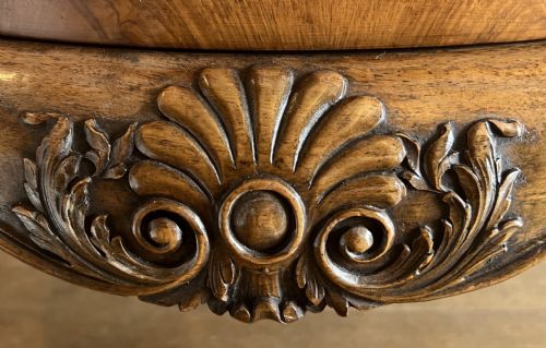 SUPERB CIRCULAR FIGURED WALNUT COFFEE TABLE - ADDITIONAL PHOTO 4