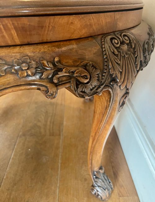 SUPERB CIRCULAR FIGURED WALNUT COFFEE TABLE - ADDITIONAL PHOTO 6
