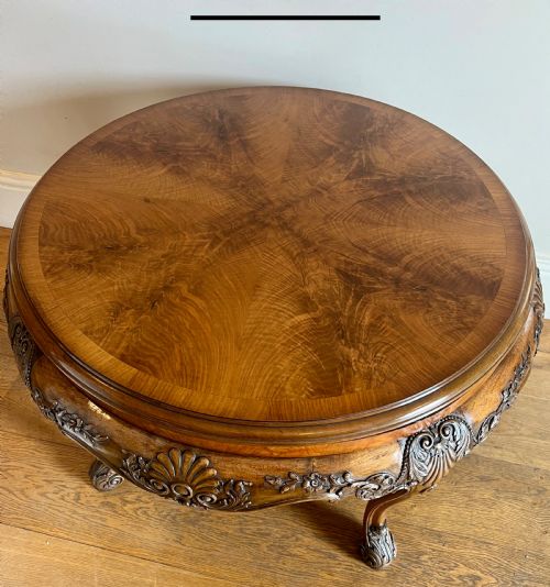 SUPERB CIRCULAR FIGURED WALNUT COFFEE TABLE - ADDITIONAL PHOTO 7