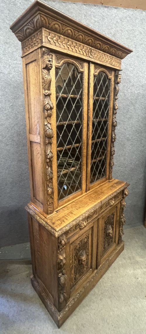 AN IMPRESSIVE 19THC CARVED OAK BOOKCASE - ADDITIONAL PHOTO 3