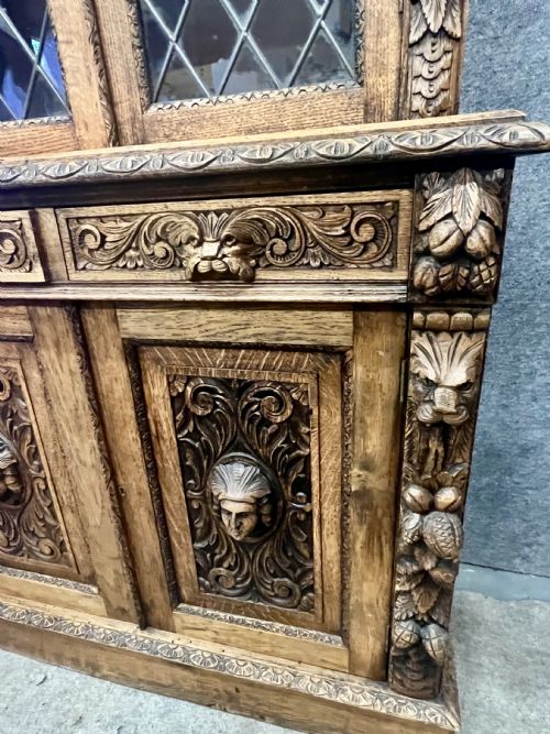 AN IMPRESSIVE 19THC CARVED OAK BOOKCASE - ADDITIONAL PHOTO 4