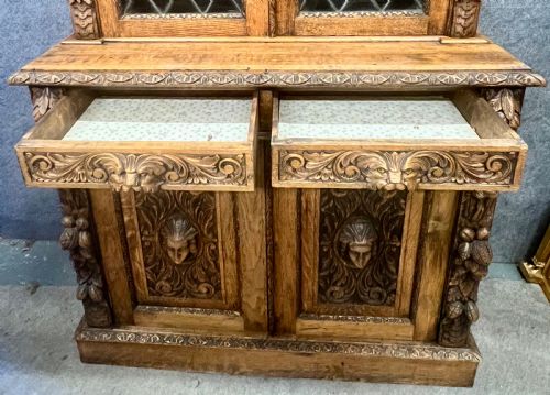 AN IMPRESSIVE 19THC CARVED OAK BOOKCASE - ADDITIONAL PHOTO 9