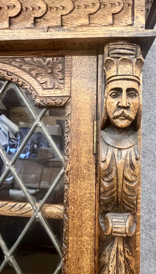 AN IMPRESSIVE 19THC CARVED OAK BOOKCASE - ADDITIONAL PHOTO 10