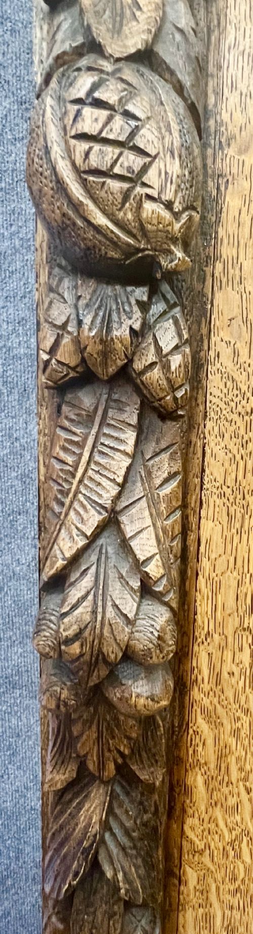 AN IMPRESSIVE 19THC CARVED OAK BOOKCASE - ADDITIONAL PHOTO 12
