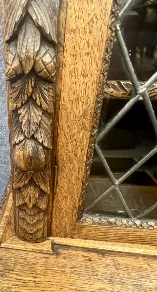 AN IMPRESSIVE 19THC CARVED OAK BOOKCASE - ADDITIONAL PHOTO 14