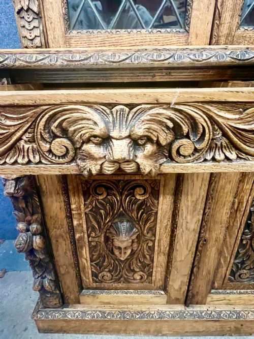 AN IMPRESSIVE 19THC CARVED OAK BOOKCASE - ADDITIONAL PHOTO 16