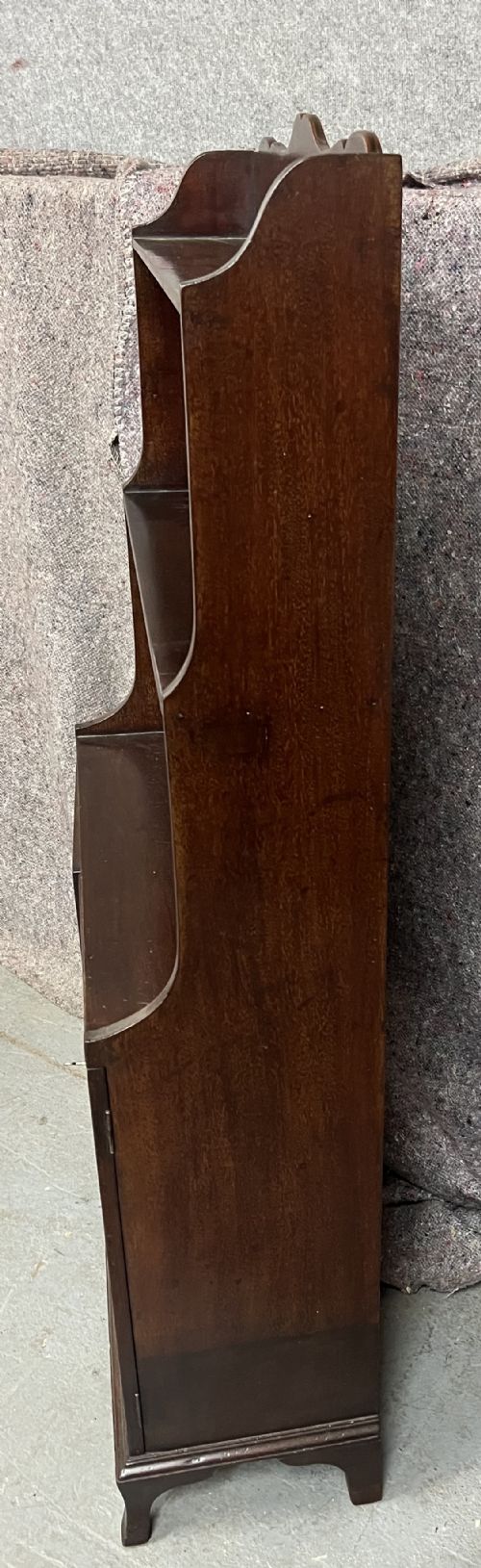GEORGE III MAHOGANY WATERFALL BOOKCASE - ADDITIONAL PHOTO 5