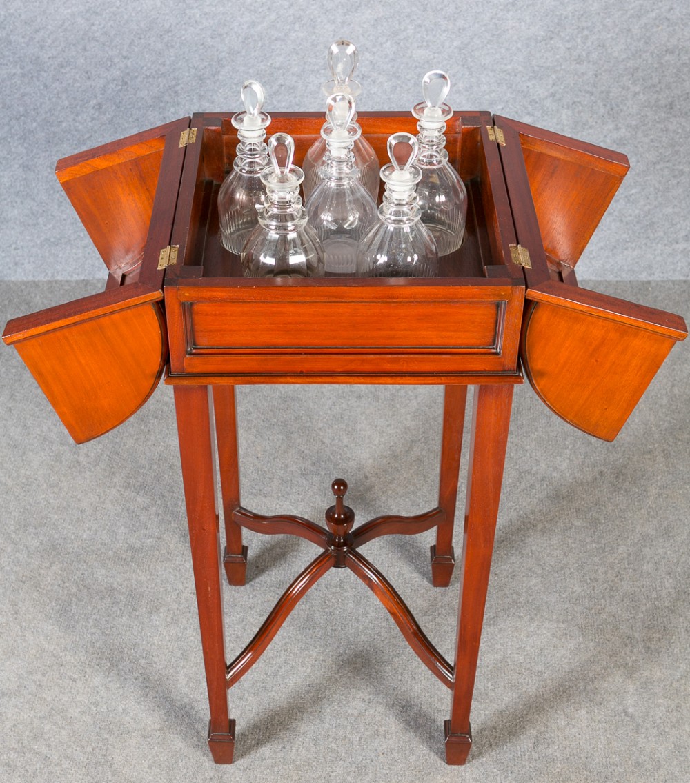 Mahogany 6 Bottle Tantalus