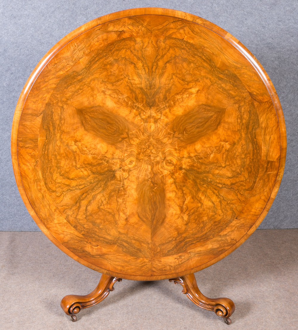 Superb Victorian Walnut Dining / Centre Table