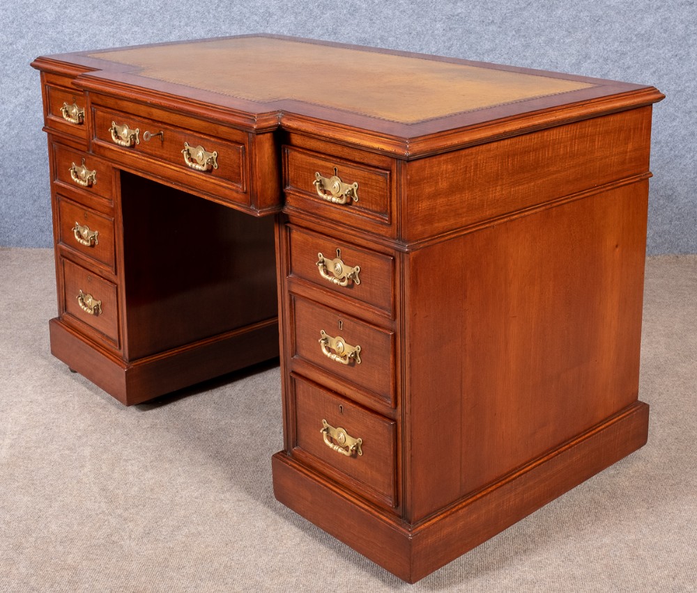 Good Quality Antique Mahogany Pedestal Desk