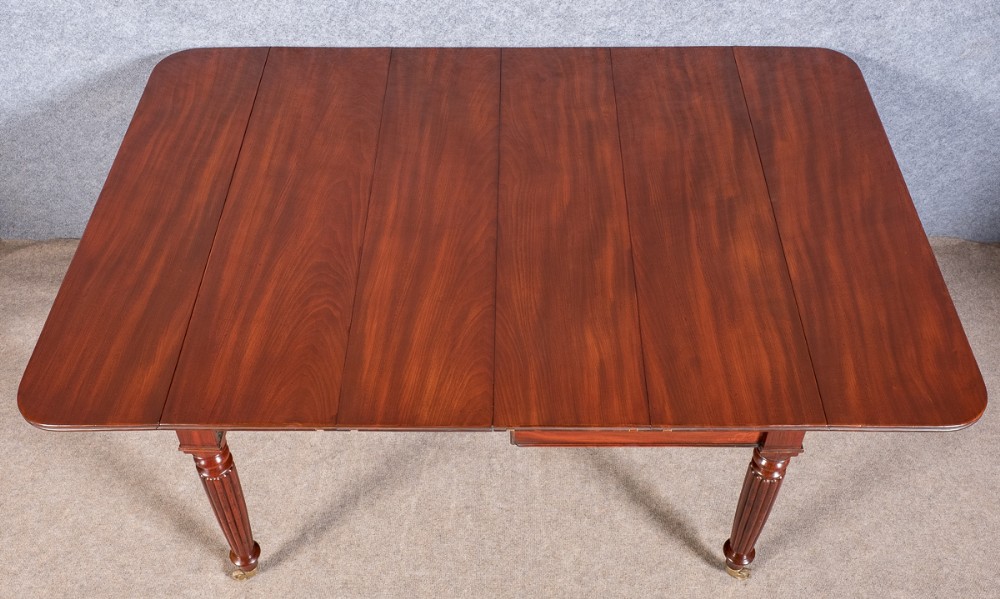 Fine Extending Pembroke Dining Table