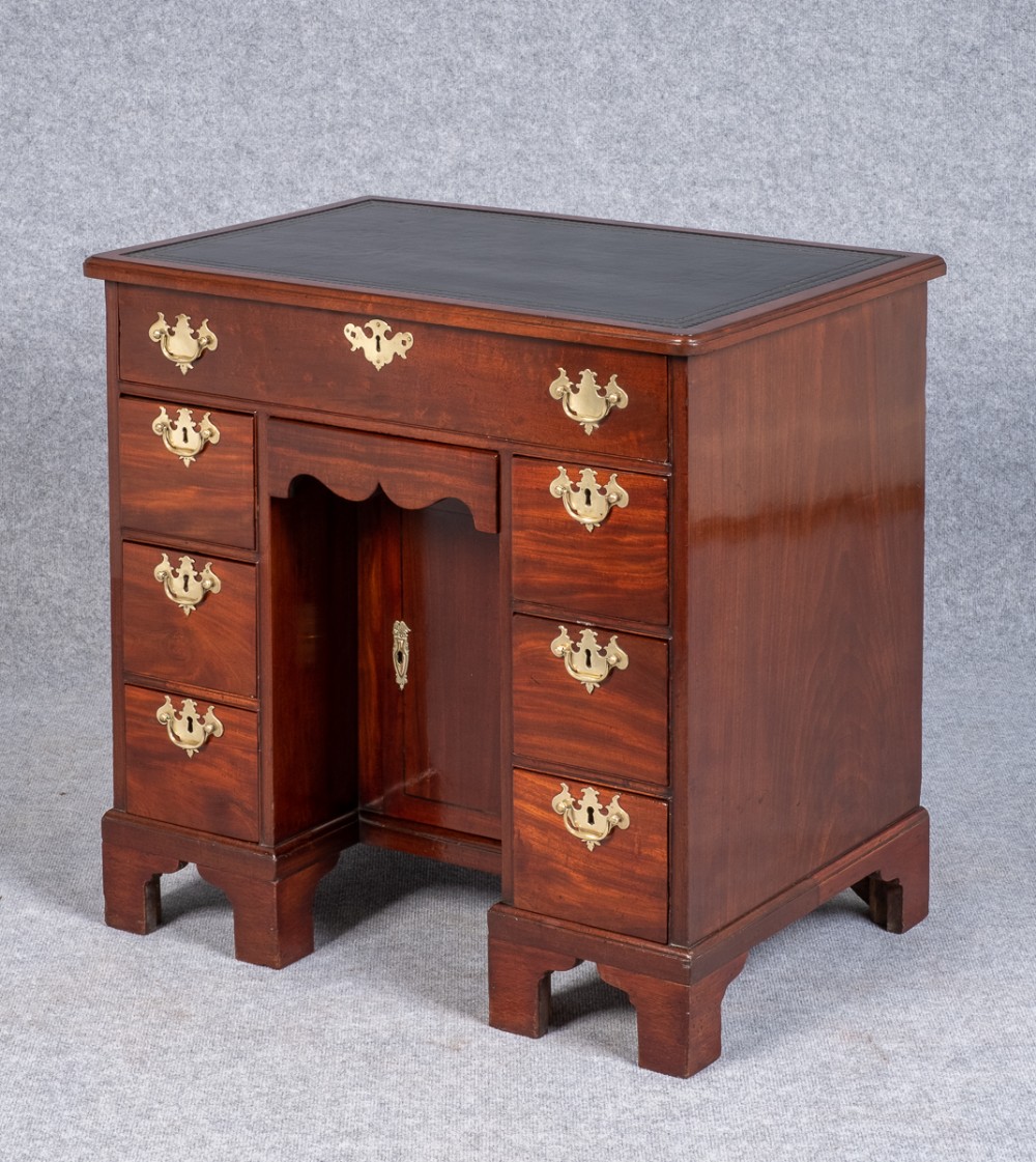 Small 18th.C. Georgian Mahogany Desk