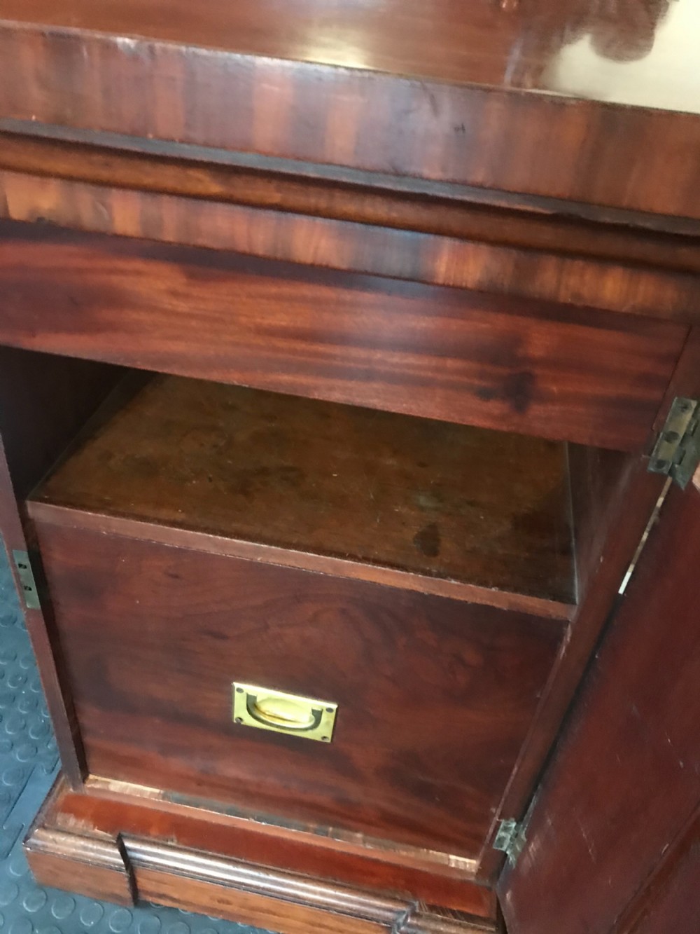 Superb Victorian Mahogany Sideboard View IV