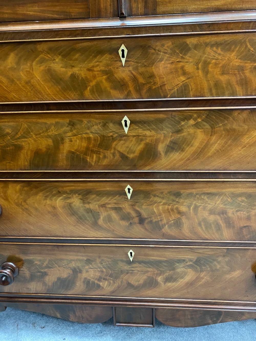 Superb Quality William IV Linen Press View XI