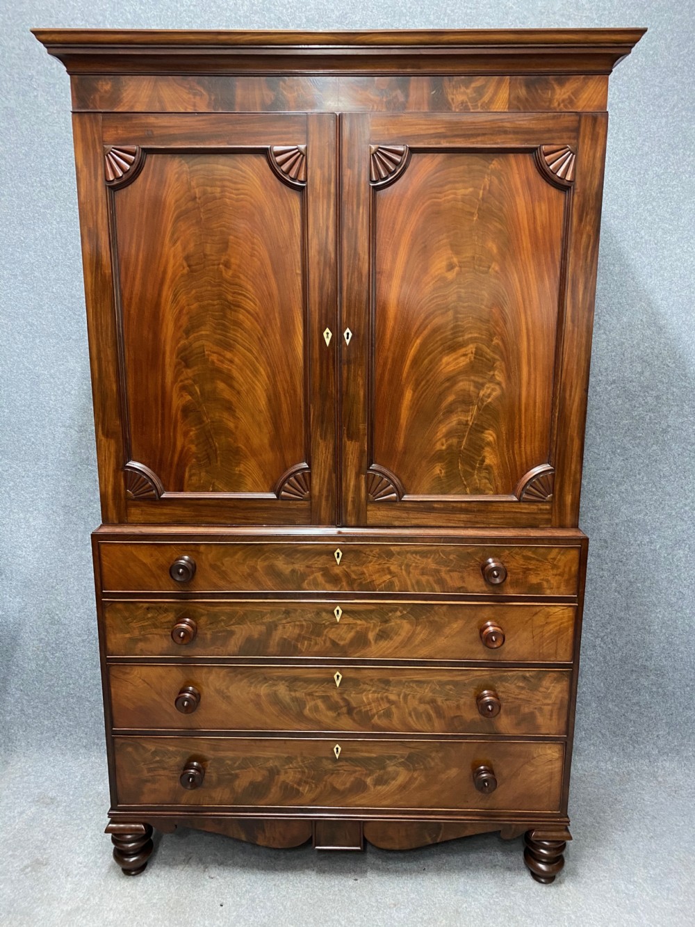 Superb Quality William IV Linen Press View VI