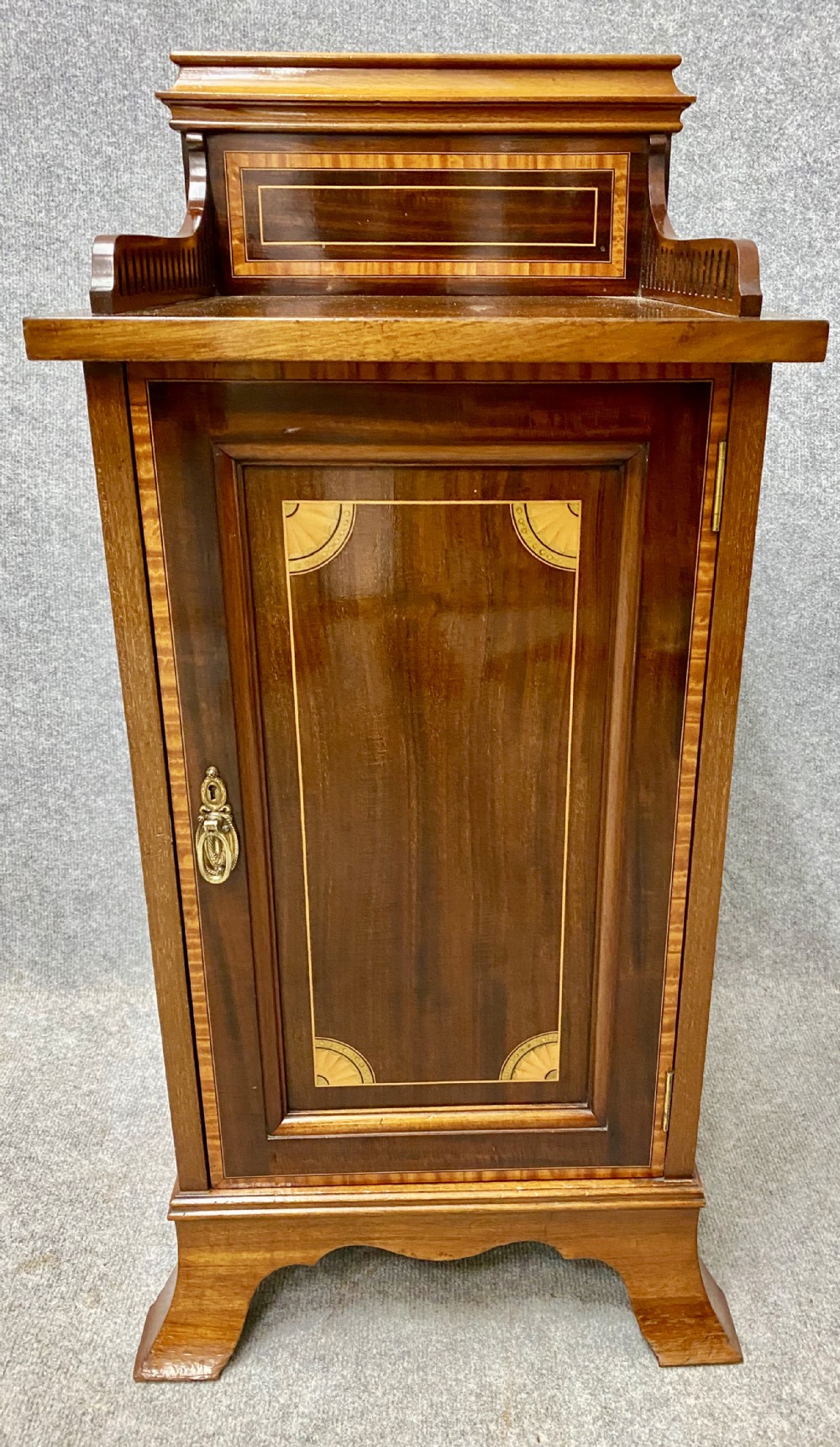Fine Quality Edwardian Bedside Cabinet