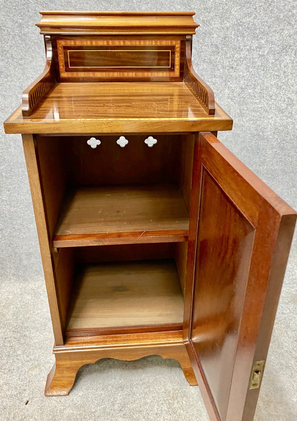 Fine Quality Edwardian Bedside Cabinet View IV