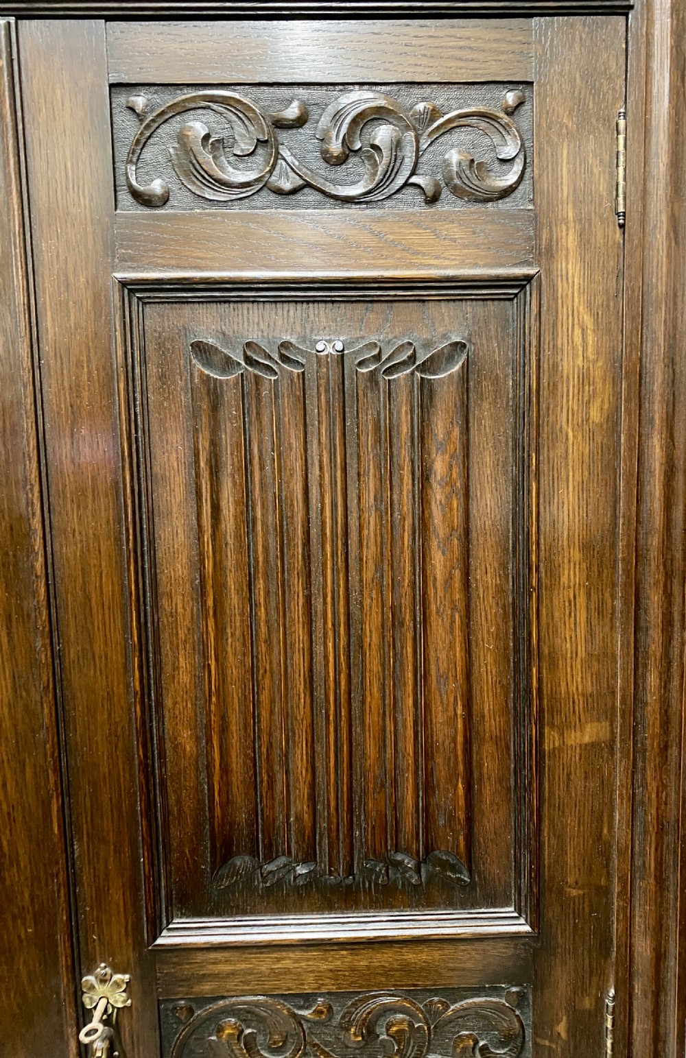 Maple & Co. Oak Hall Wardrobe View VI