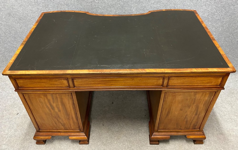 Super Quality Edwardian Mahogany Pedestal Desk View X