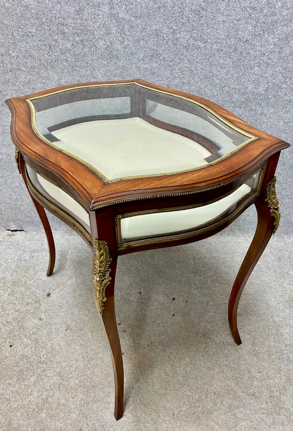 Antique Mahogany Bijouterie Display Cabinet View XII