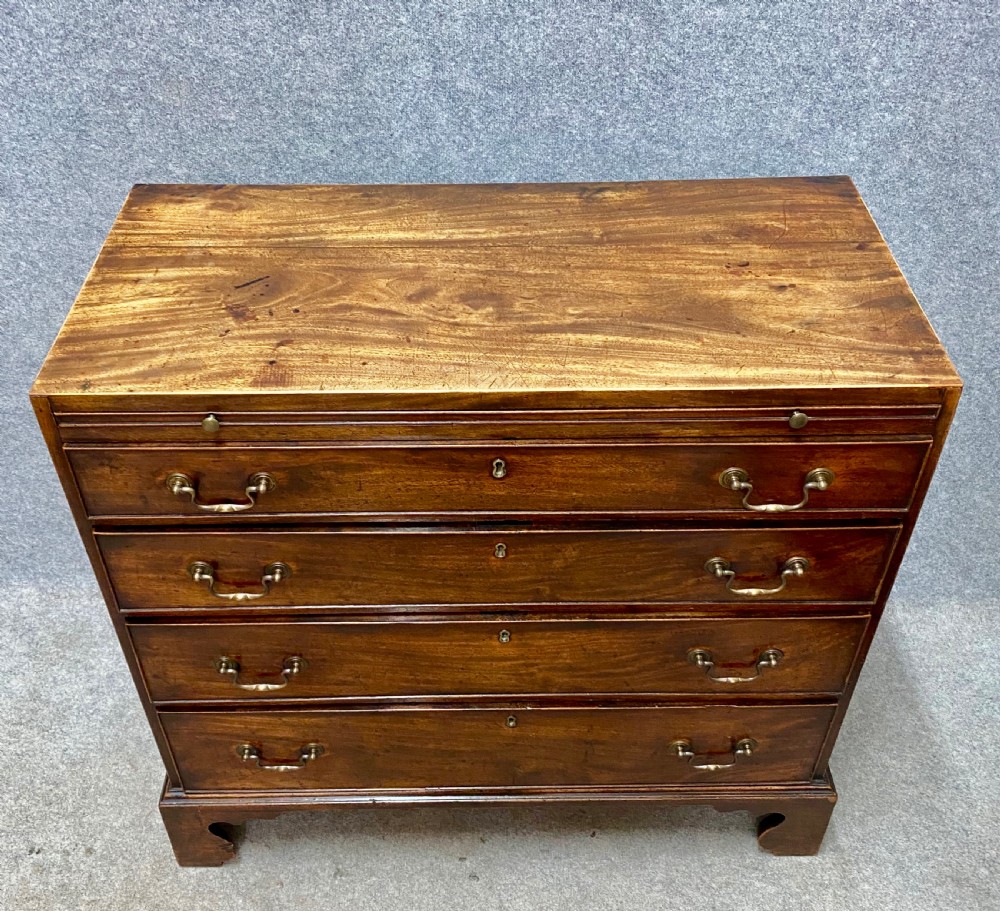 Good George III Mahogany Bachelors Chest of Drawers