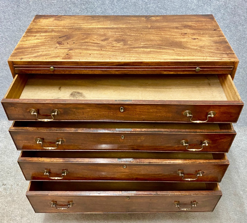 Good George III Mahogany Bachelors Chest of Drawers View VI