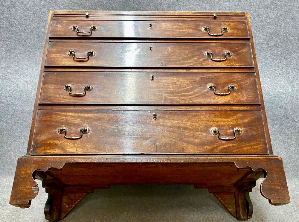Good George III Mahogany Bachelors Chest of Drawers View VIII