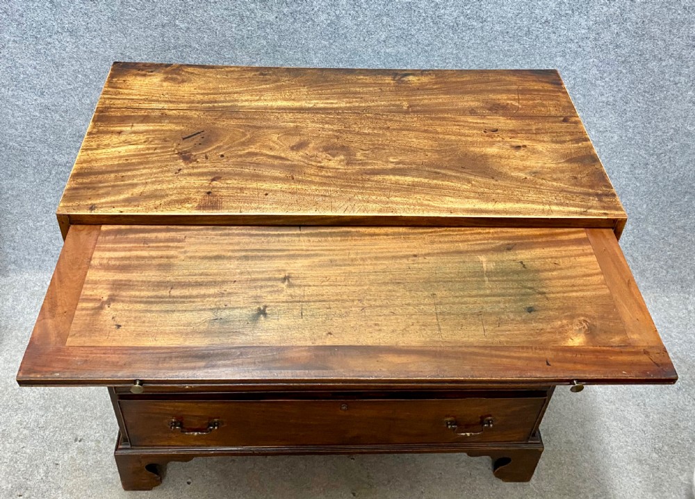 Good George III Mahogany Bachelors Chest of Drawers View IX