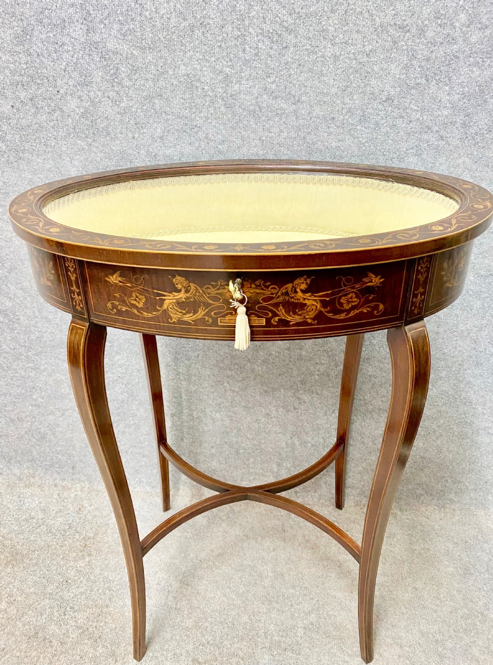 Fine Quality Inlaid Bijouterie Table