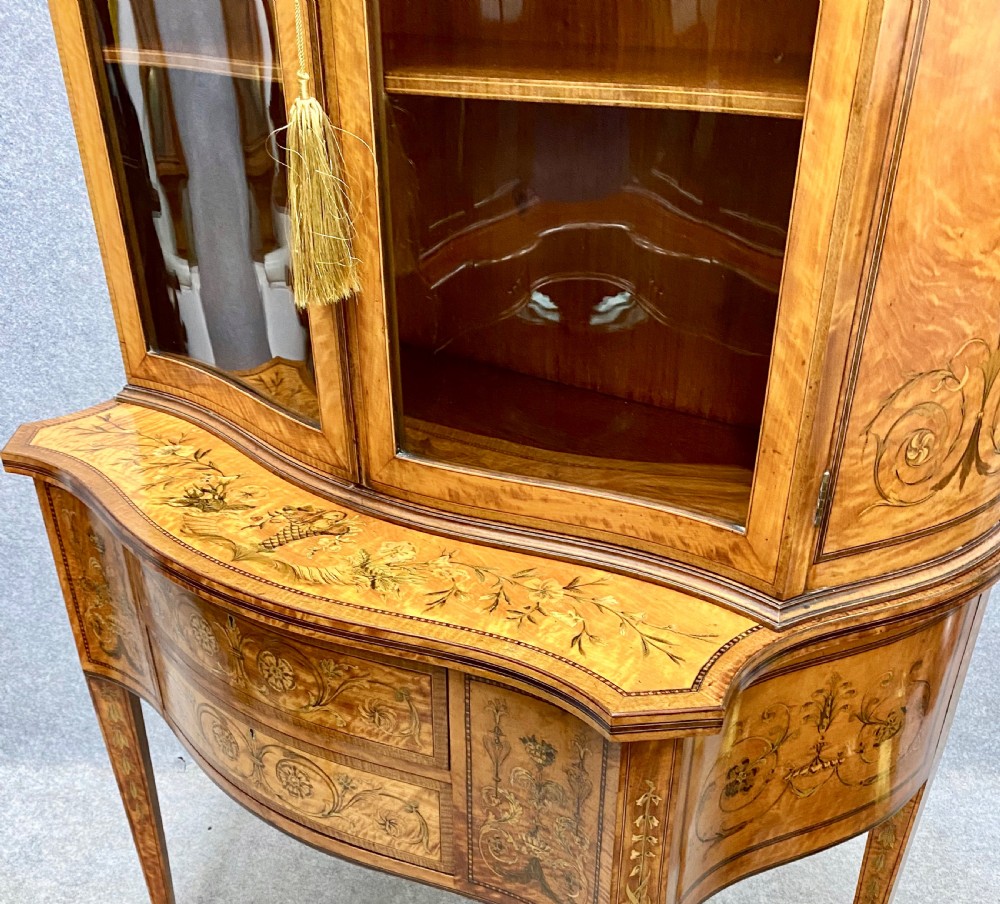 Fine Sheraton Revival Satinwood and Inlaid Display Cabinet View XII