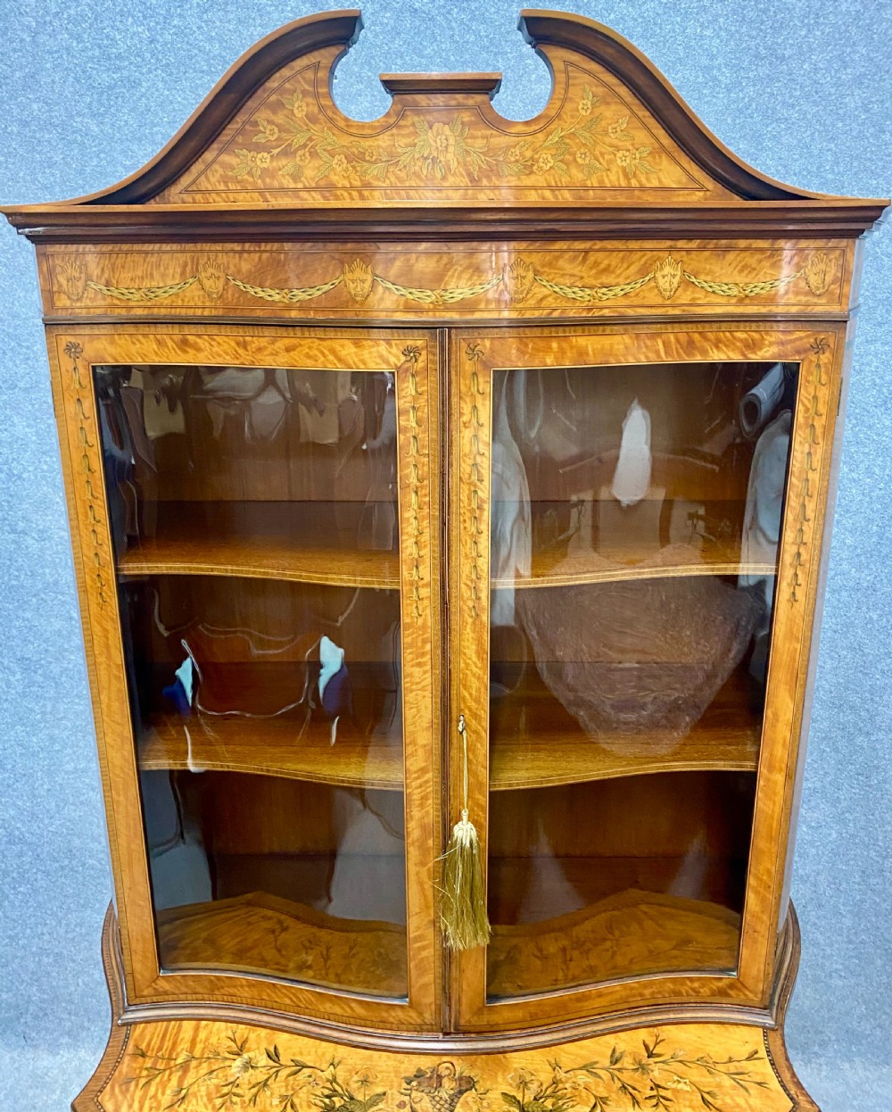 Fine Sheraton Revival Satinwood and Inlaid Display Cabinet View XVII