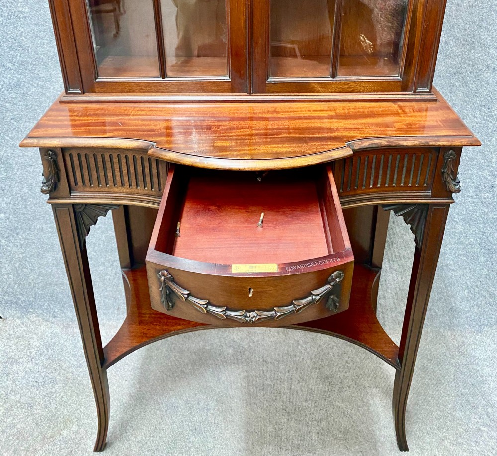 Edwards & Roberts Chippendale Style Cabinet / Bookcase View IX