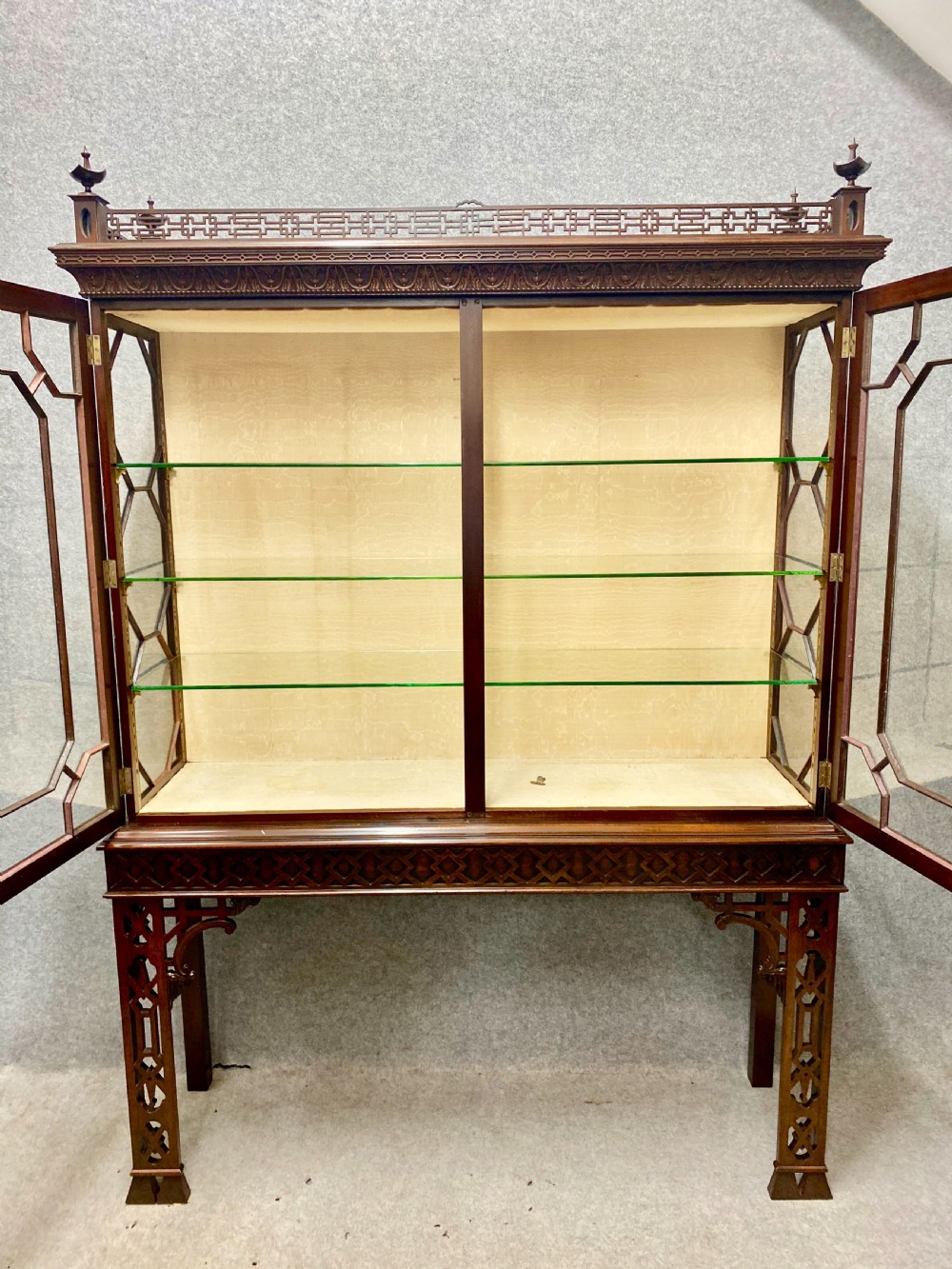 Fine Chinese Chippendale Style Mahogany Display Cabinet View XI