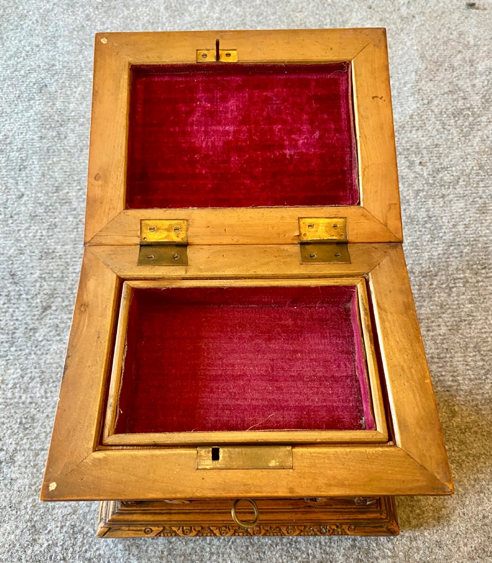 Small Chinese Canton Sandalwood Jewellery Casket View VI