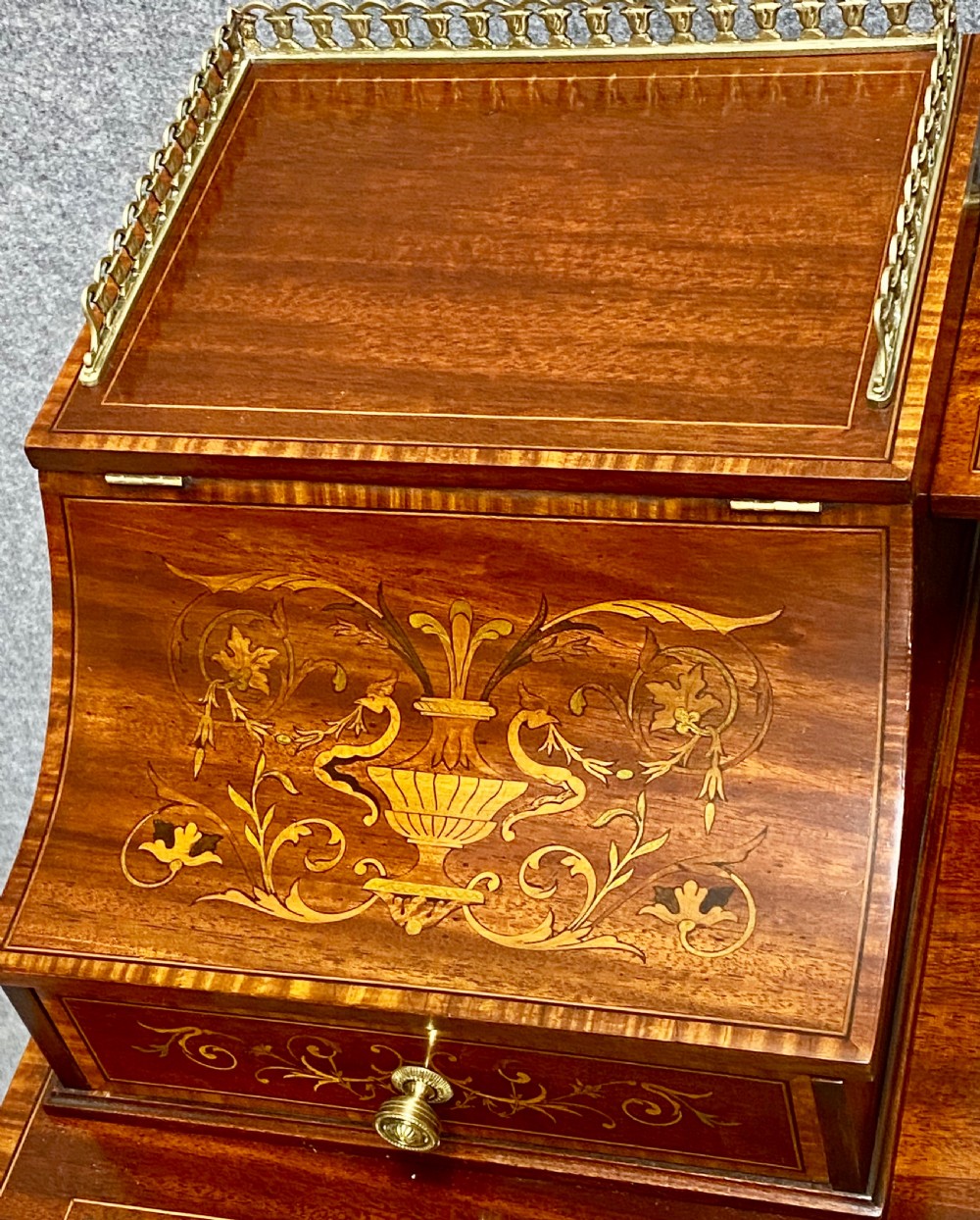 Stunning Inlaid Carlton House Desk View IV
