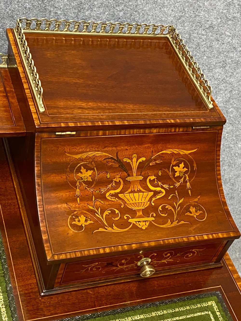 Stunning Inlaid Carlton House Desk View V