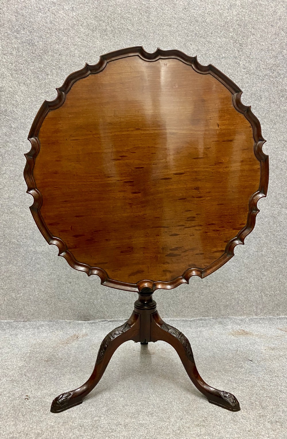 Chippendale Style Pie Crust Edge Occasional Tripod Table